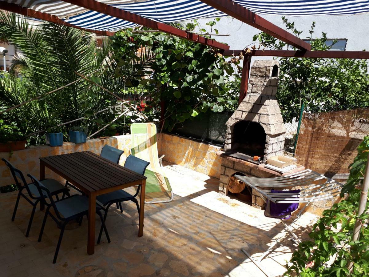 Apartments Luki Trogir Exterior photo